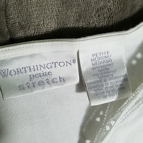 White blouse - Picture 3 of 3